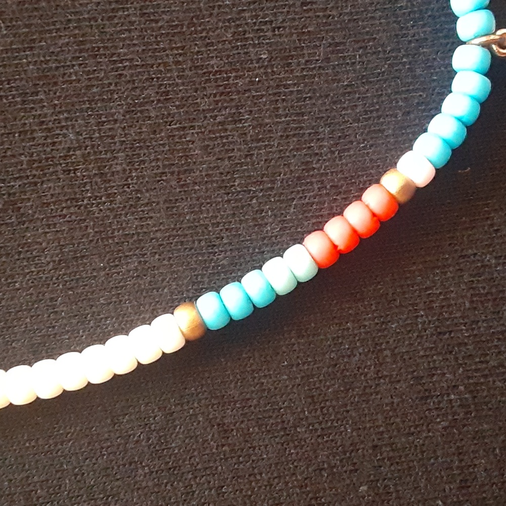 Metal Horseshoe Beaded Necklace - Picture 4 of 6
